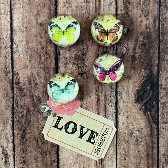 🦋Set of 4 Butterfly Imagery Magnets - Picture 2 of 5